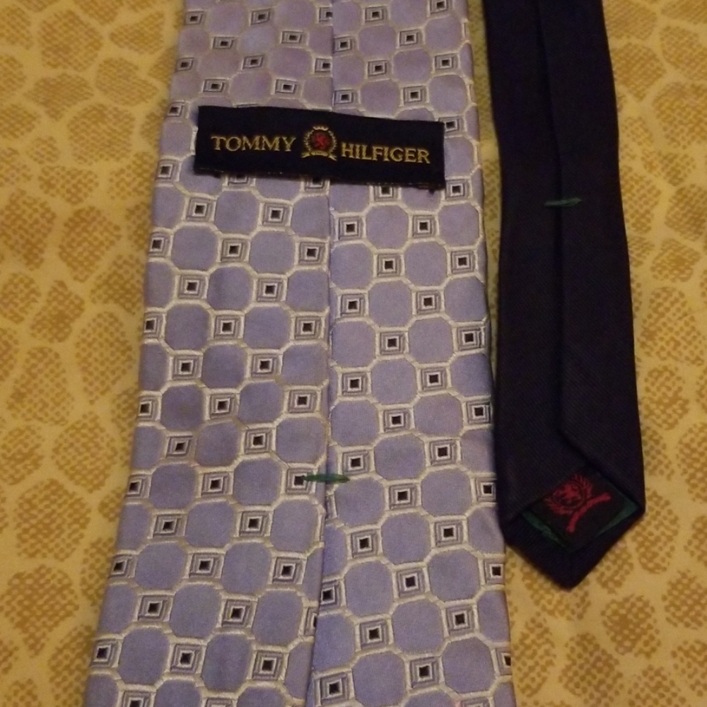 Tommy Hilfiger Vintage Silk Necktie - Picture 2 of 4